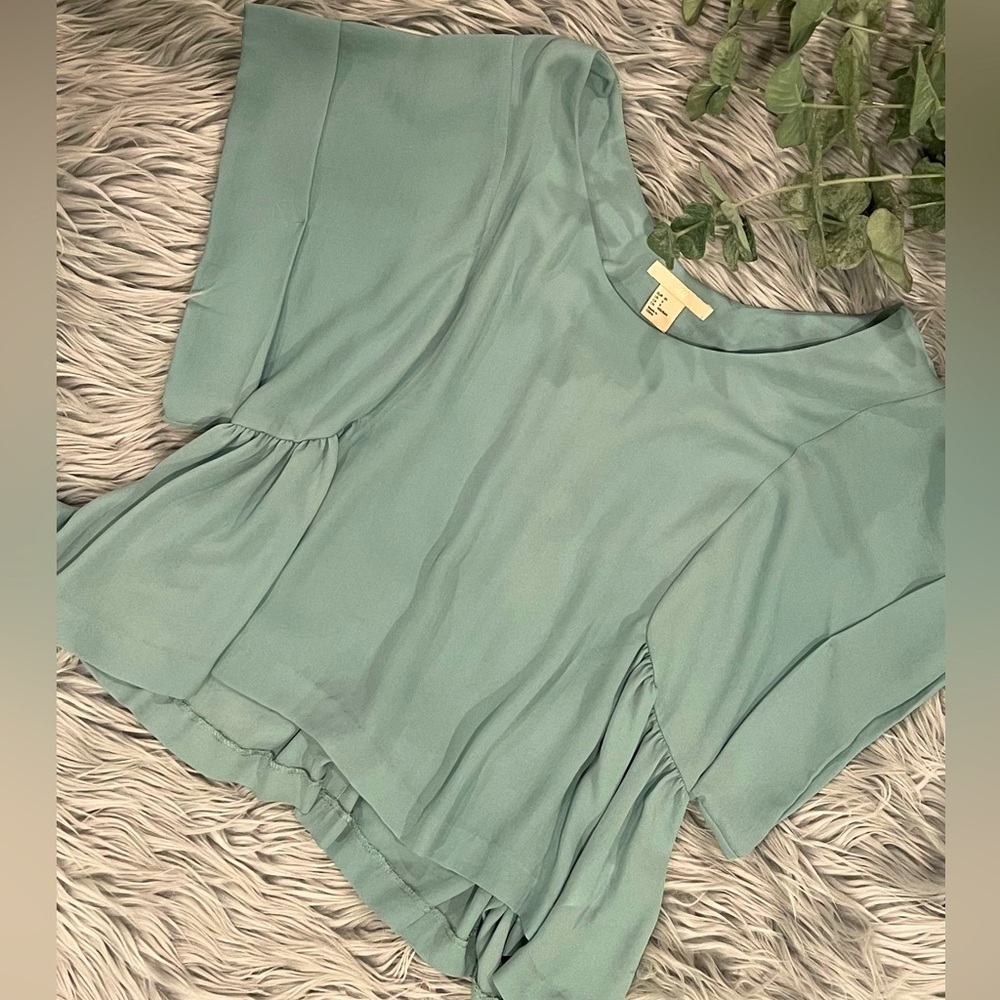 H&M Cropped Top | Loose Fit | Short Sleeve | Slit in Back | Pale Green